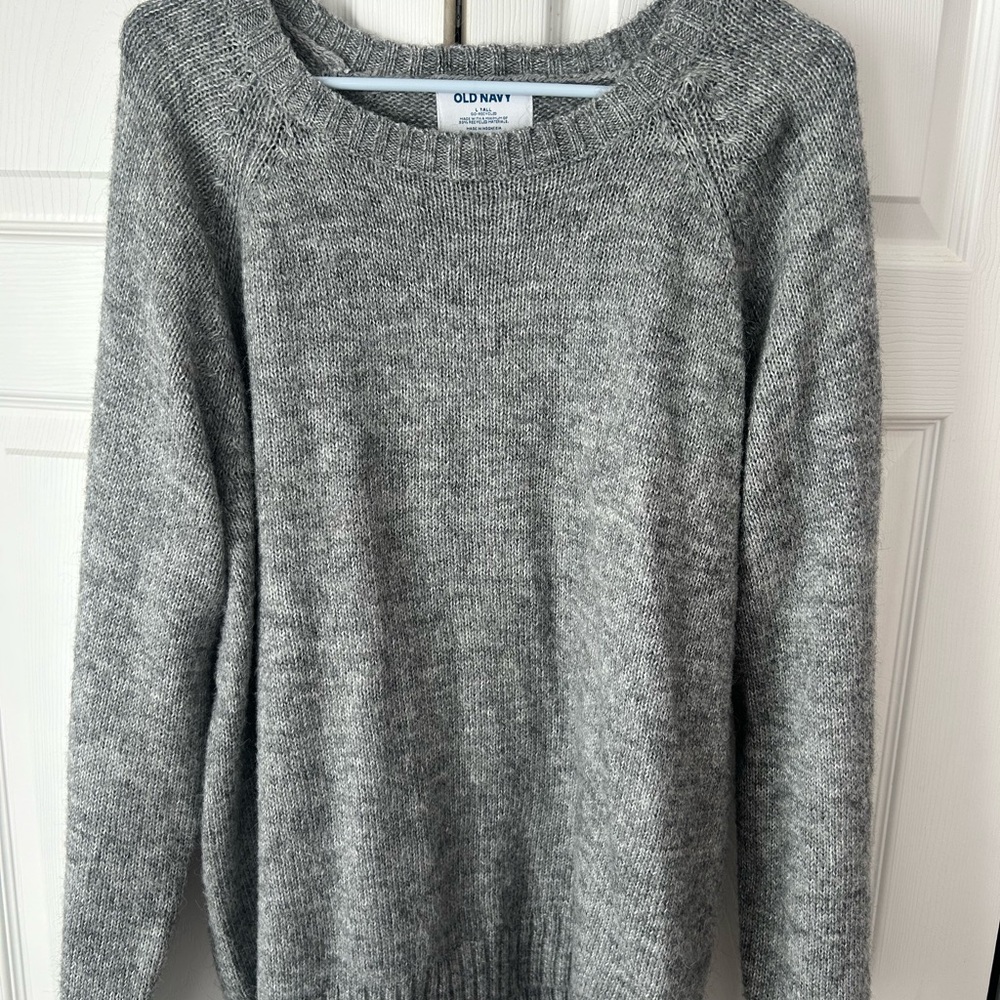 Old Navy Women's Heather Gray Crew Neck Sweater